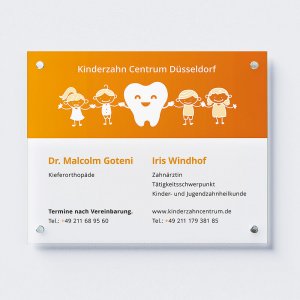 Praxisschild des Kinderzahncentrums, Grafikdesign von Second Universe